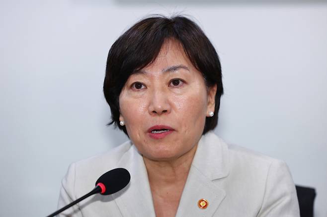송미령 농림축산식품부 장관이 6월 27일 국회에서 열린 더불어민주당 농림축산식품해양수산위원회 위원들과의 당정간담회에서 발언하고 있다. 연합뉴스