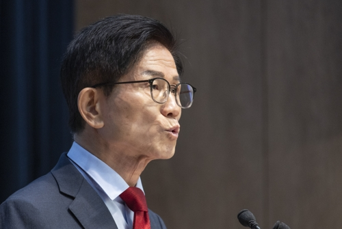 국민의힘 당 대표 선거에 출마한 김문수 후보가 31일 국회 소통관에서 비전·공약 발표를 하고 있다. [사진 = 연합뉴스]