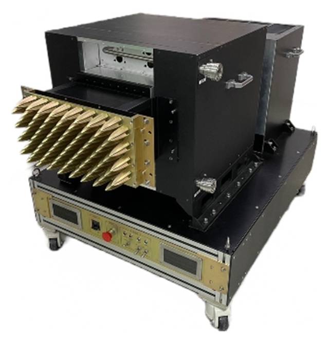 한화시스템의 스마트 다중빔 고출력 송신장치. 한화시스템 제공