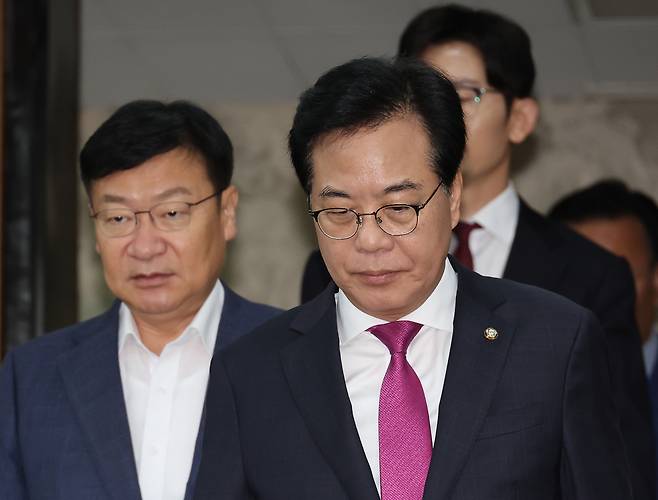 송언석 국민의힘 비상대책위원장 겸 원내대표가 1일 서울 여의도 국회에서 열린 원내대책회의에 참석하고 있다. [연합]