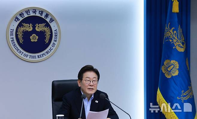 [서울=뉴시스] 고범준 기자 = 이재명 대통령이 31일 서울 용산 대통령실 청사에서 열린 제6차 수석보좌관회의에서 발언하고 있다. 2025.07.31. bjko@newsis.com