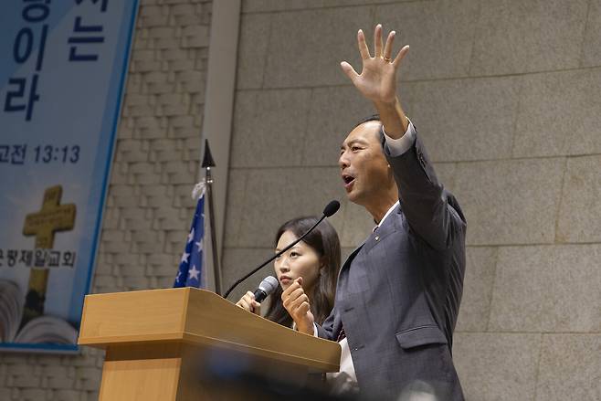 7월17일 모스 탄 전 미국 국무부 국제사법 대사가 서울 은평구 은평제일교회에서 열린 간증 집회에서 설교를 하고 있다. ⓒ시사IN 이명익