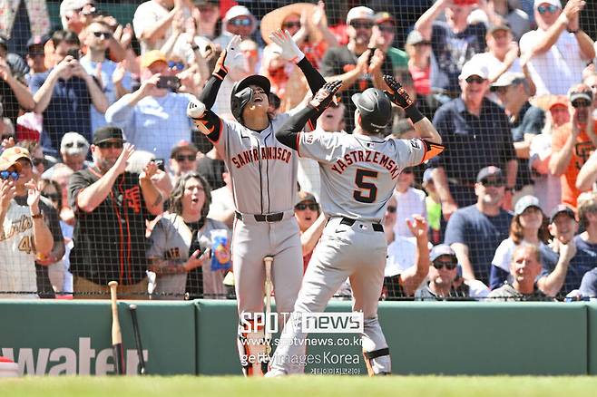 ▲ 이정후와 마이크 야스트렘스키