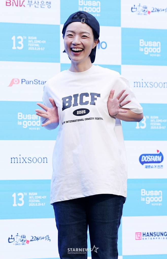 개그우먼 안영미가 1일 서울 마포구 상암 스탠포드 호텔에서 진행된 제13회 '부산국제코미디페스티벌' 기자간담회에 참석해 포즈를 취하고 있다. /2025.08.01 /사진=김휘선 hwijpg@