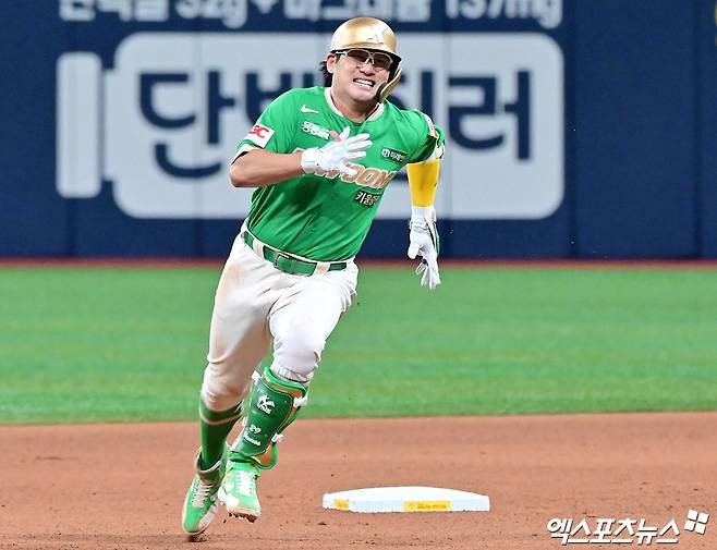 키움 히어로즈 외야수 임지열이 1일 서울 고척스카이돔에서 열린 2025 신한 SOL Bank KBO리그 롯데 자이언츠와의 팀 간 13차전에서 6회말 3루타를 기록했다. 사진 김한준 기자