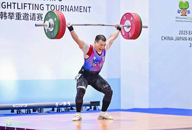 정한솔, 동아시아역도선수권 남자 79㎏급 우승 (서울=연합뉴스) 정한솔이 7월 31일 중국 푸저우에서 열린 동아시아역도선수권 남자 79㎏급 경기에서 바벨을 들고 있다. [대한역도연맹 제공. 재판매 및 DB 금지]