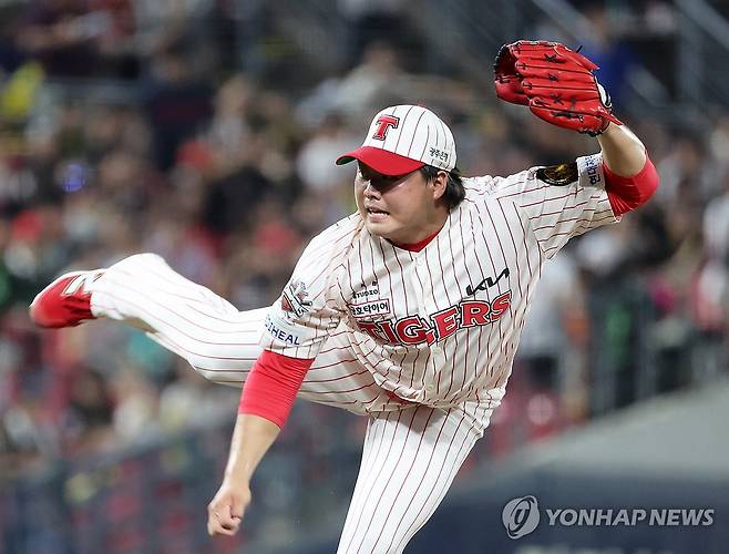 역투하는 한재승 (광주=연합뉴스) 조남수 기자 = 1일 광주기아챔피언스필드에서 열린 한화 이글스와 KIA 타이거즈의 경기. KIA 한재승이 9회에 투구하고 있다. 2025.8.1 iso64@yna.co.kr