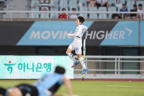 수원삼성 박지원이 득점에 성공하고 세레머니하고 있다. 2025.8.2 /한국프로축구연맹 제공