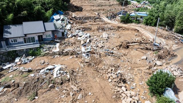 7월 20일 오후 경남 산청군 산청읍 부리 마을이 전날 내린 폭우와 산사태로 파괴돼 원래 형태를 알아볼 수 없을 정도다. 김종진 기자 kjj1761@