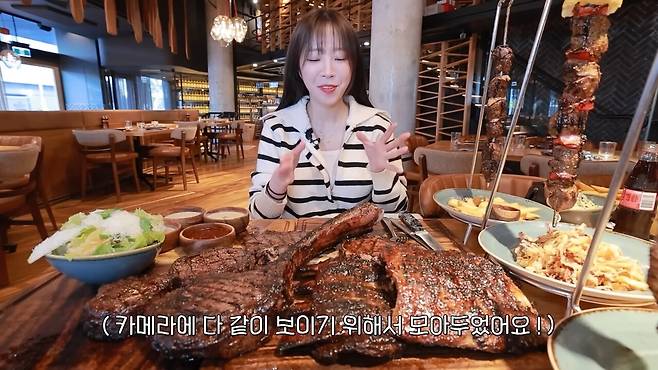 - 누구나 놀라게 만들 수밖에 없는 테이블 세팅 [출처: 쯔양 유튜브]