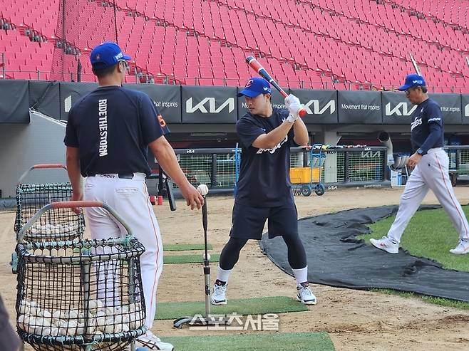 한화 손아섭이 1일 광주-기아 챔피언스 필드에서 열린 2025 KBO리그 KIA전에 앞서 타격 훈련을 소화하고 있다. 광주 | 김동영 기자 raining99@sportsseoul.com