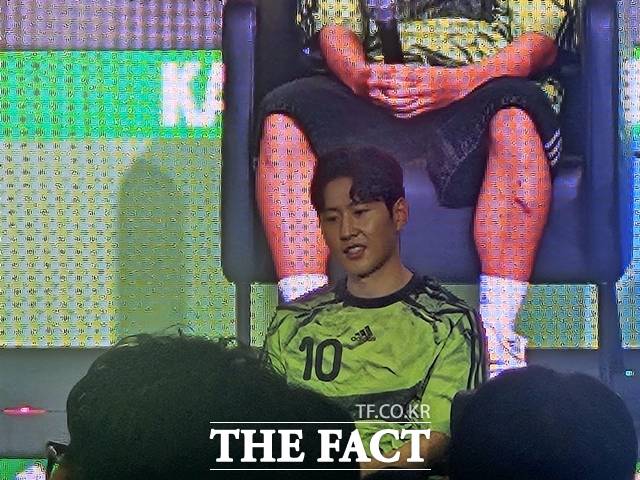 이강인이 2일 오후 서울 용산구 아디다스 더 베이스 서울에서 진행된 'KANGIN MADE ME DO IT' 행사에 참석해 취재진의 질문에 답하고 있다. /뉴시스