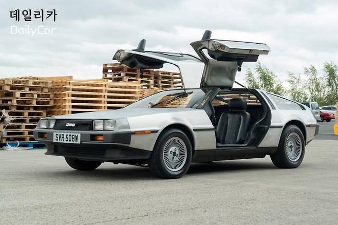 드로리안 DMC-12 (Delorean DMC-12), (현대차 포니 디자인했던 조르제토 주지아로 디자인 설계) (사진, 콜렉팅 카즈)