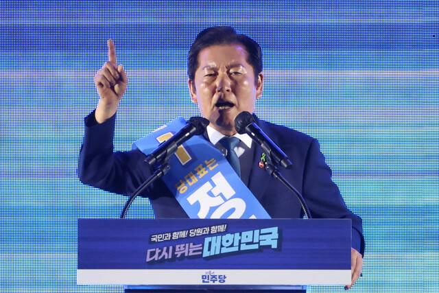 정청래 더불어민주당 당 대표 후보가 2일 경기도 고양 킨텍스에서 열린 제2차 임시전국당원대회에서 정견발표를 하고 있다. 연합뉴스