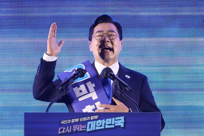 박찬대 더불어민주당 대표 후보가 2일 경기 고양시 킨텍스에서 열린 제2차 민주당 임시전국당원대회에서 정견발표를 하고 있다. [연합]