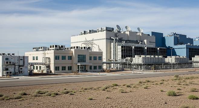 소형, 중형, 대형, 초대형 데이터센터를 시각화한 이미지. 구글 AI 스튜디오 캡처