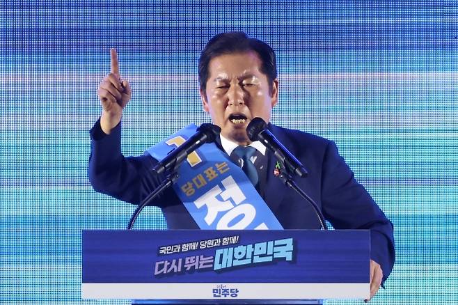 정청래 더불어민주당 선임 당대표가 2일 고양 킨텍스에서 열린 전국당원대회에서 정견발표를 하고 있다. 2025.8.2 연합뉴스