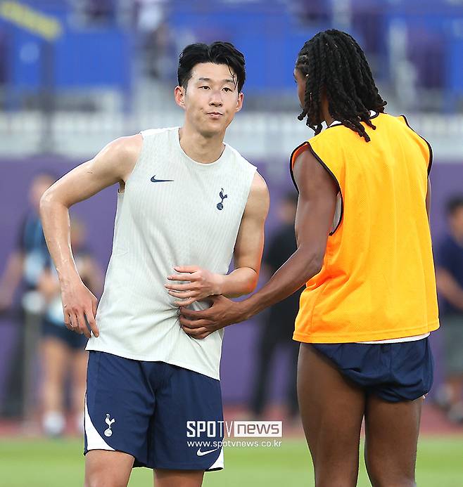 ▲ 손흥민 제드 스펜스 ⓒ곽혜미 기자