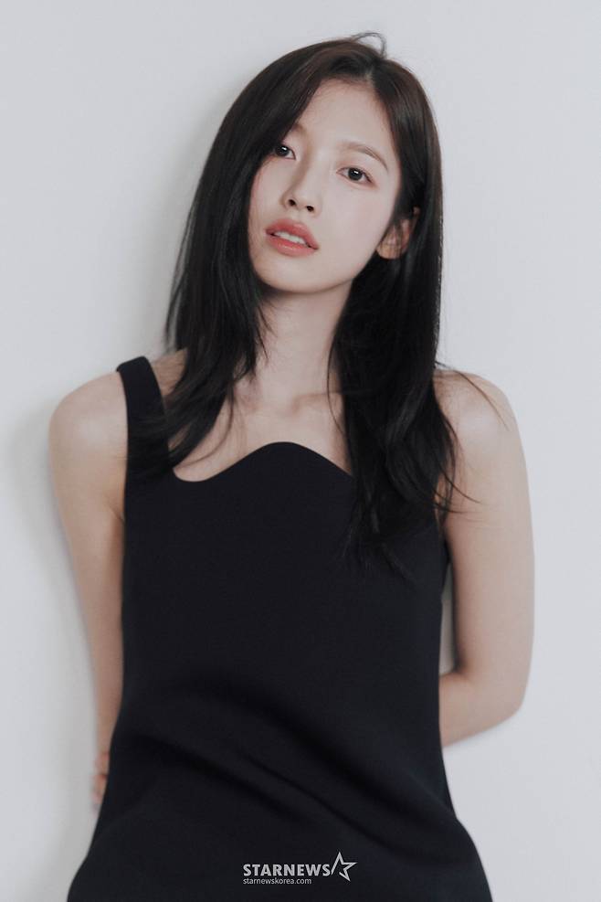 웨이브 오리지널 시리즈 'S라인'의 배우 아린이 28일 진행된 라운드 인터뷰를 위해 포즈를 취하고 있다. /사진제공=ATRP 2025.07.28 /사진=이동훈 photoguy@