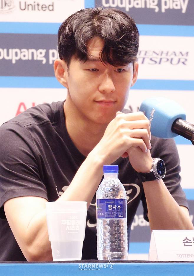 2025 쿠팡플레이 시리즈 토트넘 홋스퍼 FC 기자회견이 2일 서울 여의도 TWO IFC 3층 The Forum에서  열렸다.  토트넘 홋스퍼 손흥민이 기자들의 질문에 답하고 있다. /사진=김진경 대기자