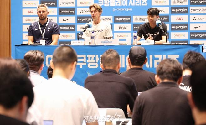 2025 쿠팡플레이 시리즈 토트넘 홋스퍼 FC 기자회견이 2일 서울 여의도 TWO IFC 3층 The Forum에서  열렸다.  토트넘 홋스퍼 토마스 프랭크 감독과 손흥민이 기자들의 질문에 답하고 있다. /사진=김진경 대기자