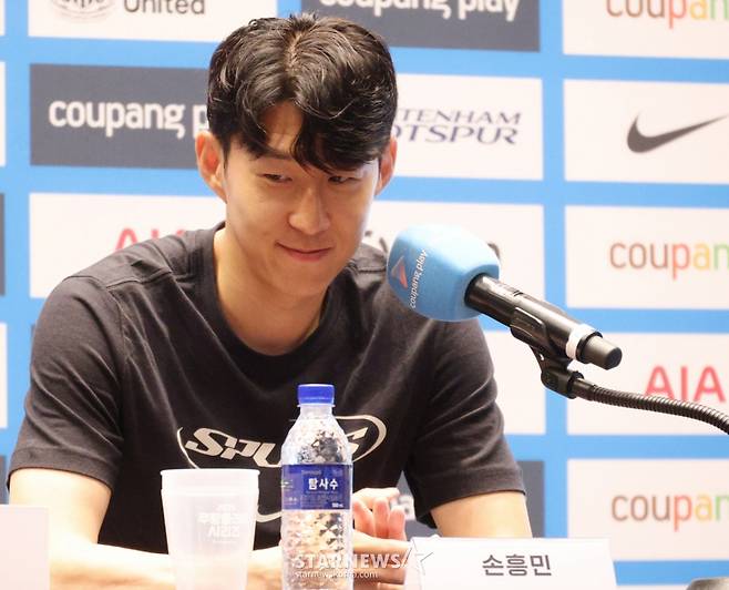 2025 쿠팡플레이 시리즈 토트넘 홋스퍼 FC 기자회견이 2일 서울 여의도 TWO IFC 3층 The Forum에서  열렸다.  토트넘 홋스퍼 손흥민이 기자들의 질문에 답하고 있다. /사진=김진경 대기자