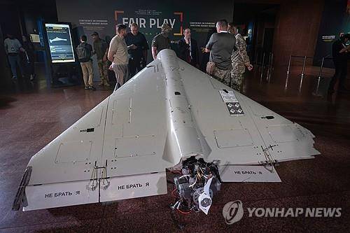 우크라이나에서 열린 국제회의장에 전시된 이란제 샤헤드 드론의 모습 [AP 연합뉴스 자료사진. 재판매 및 DB 금지]