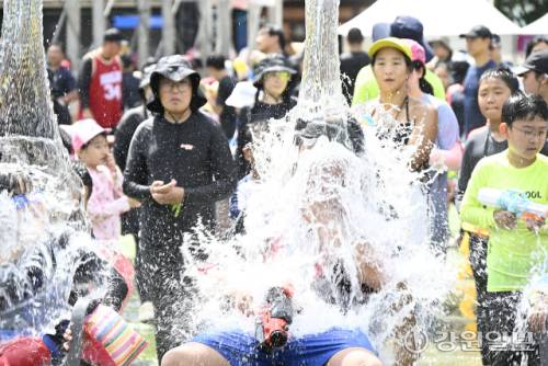 ◇오는 10일까지 평창 대화면 땀띠공원 일원에서 계속되는 2025년 Fantastic SUMMER 평창더위사냥축제’에 방문객들의 발길이 이어지고 있다.