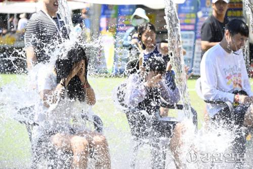 ◇오는 10일까지 평창 대화면 땀띠공원 일원에서 계속되는 2025년 Fantastic SUMMER 평창더위사냥축제’에 방문객들의 발길이 이어지고 있다.