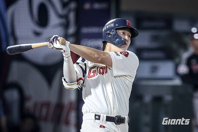 롯데 나승엽이 타격에 임하고 있다. 사진 | 롯데 자이언츠
