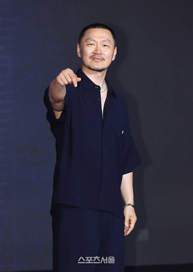 배우 양동근이 9일 오전 서울 용산구 서울드래곤시티에서 열린 넷플릭스 시리즈 ‘오징어 게임’ 시즌3 제작발표회에서 취재진을 향해 포즈를 취하고 있다. 2025. 6. 9.  박진업 기자 upandup@sportsseoul.com