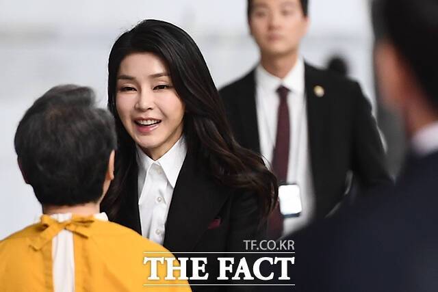 김건희 여사 연루 의혹을 수사하는 민중기 특별검사팀이 김범수 전 SBS 아나운서를 불러 조사하고 있다./장윤석 기자