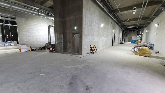 3일 오전 11시24분경 제주시 도두동 하수종말처리장 지하 1층 생물 반응조에서 질식 사고가 발생해 4명이 중경상을 입었다. 사진은 질식 사고가 발생한 생물 반응조 내부. 제주소방안전본부 제공