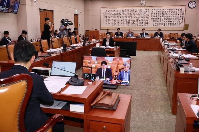 더불어민주당 주도로 노란봉투법(노봉법·노동조합법 개정안)이 1일 국회 법제사법위원회 심사를 통과했다. [연합뉴스]