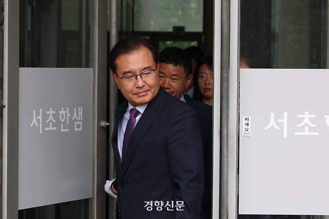해병대 채모 상병 순직사건 수사외압 의혹을 수사하는 이명현 특별검사가 지난달 2일 서울 서초구 서초한샘빌딩에 마련된 특검 사무실을 나오고 있다. 정효진 기자