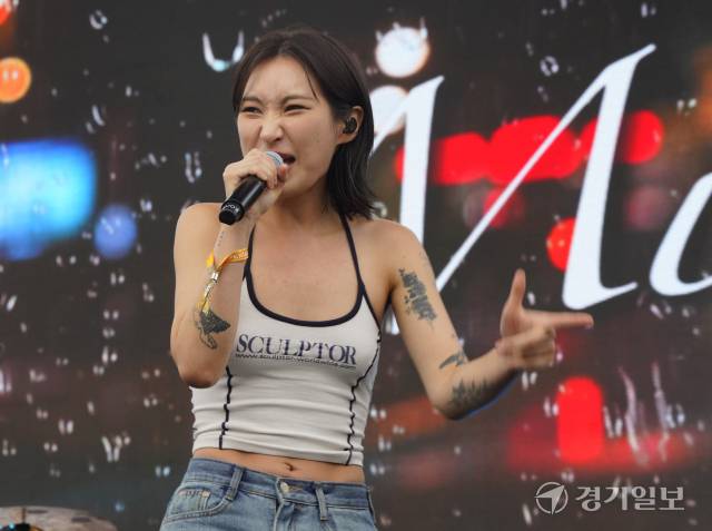 인천펜타포트 락 페스티벌 3일차 서드무대의 마지막은 신예 여성 뮤지션 밀레나가 매듭졌다. 김도현기자