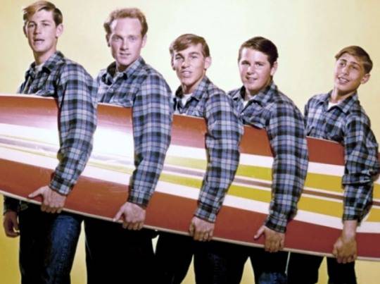 전성기 시절의 5인조 밴드 비치 보이스