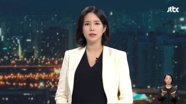 ▲2025년 8월1일 JTBC 뉴스룸 진행 중인 한민용 앵커. 사진=뉴스룸 갈무리