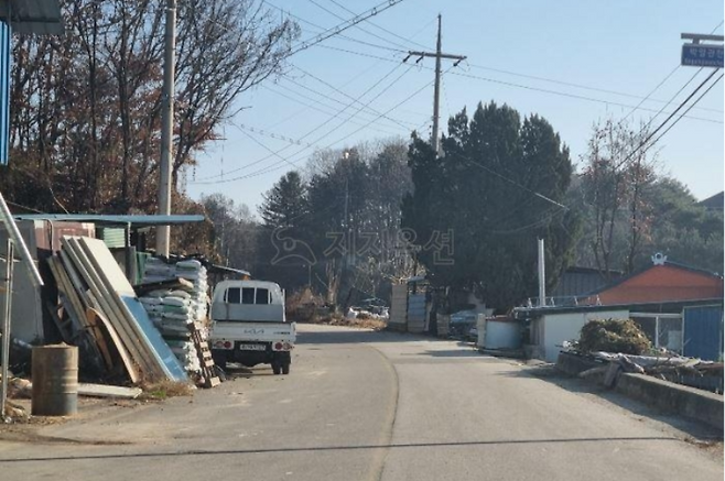강원도 춘천시 도로의 공유지분이 지난달 28일 법원 경매에 나와 1만원에 낙찰됐다. [사진 = 지지옥션]