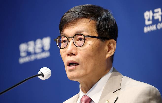 이창용 한국은행 총재가 서울 중구 한국은행에서 열린 금융통화위원회 금리 결정에 대한 기자간담회에서 발언하고 있다. [연합]