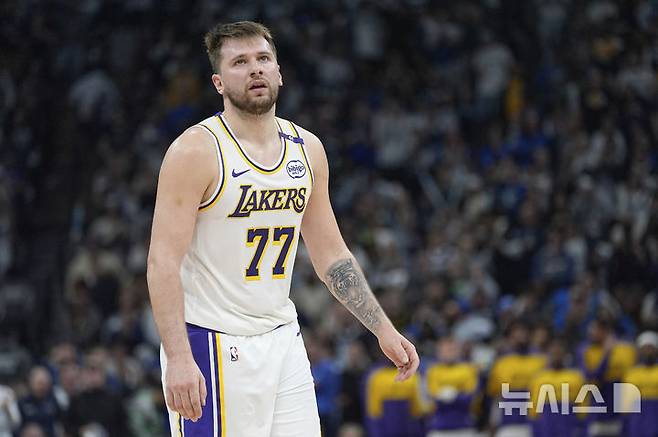 [미니애폴리스=AP/뉴시스] 미국프로농구(NBA) 로스앤젤레스(LA) 루카 돈치치. 2025. 4. 27.