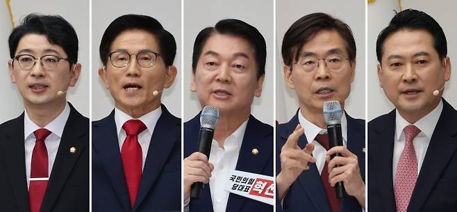 정견 발표하는 국민의힘 당대표 후보들 - 국민의힘 주진우(왼쪽부터)·김문수·안철수·조경태·장동혁 당 대표 후보가 3일 서울 여의도 국민의힘 당사에서 열린 제6차 전당대회 후보자 비전대회에서 정견을 발표하고 있다. 연합뉴스