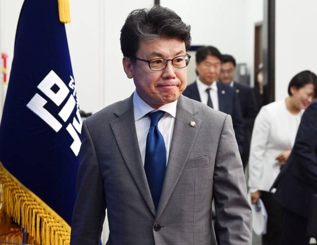 진성준 더불어민주당 정책위의장이 1일 서울 여의도 국회에서 열린 최고위원회의에 참석하고 있다. 오승현 기자 2025.08.01