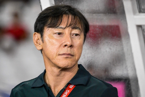 Former Indonesian team manager Shin Tae -yong is looking at the ground in the North Central America World Cup Saudi Arabia last November. AFP Yonhap News