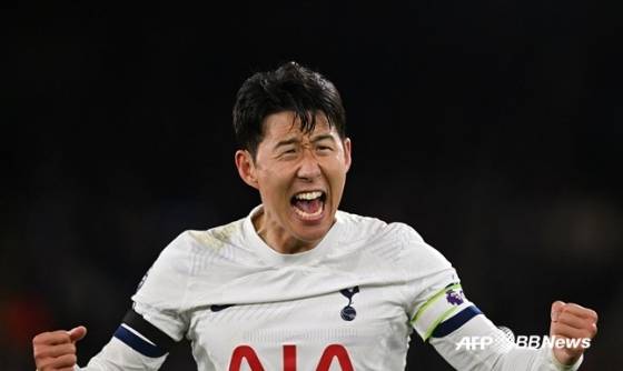 골을 넣고 기뻐하는 손흥민. /AFPBBNews=뉴스1