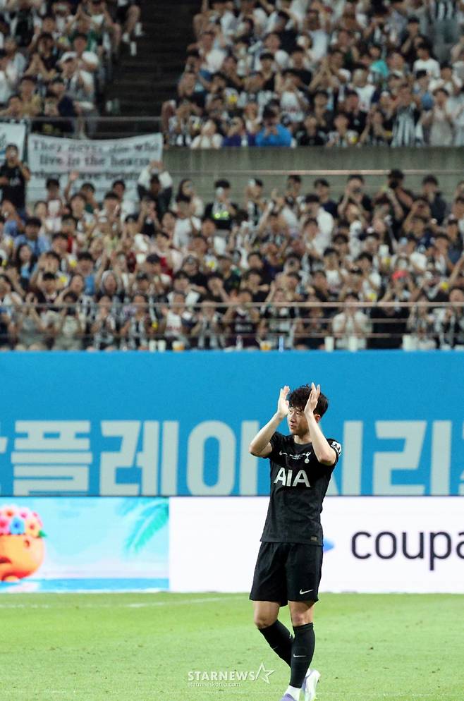 토트넘 손흥민이 3일 서울월드컵경기장에서 열린 '2025 쿠팡플레이시리즈 토트넘 홋스퍼와 뉴캐슬 유나이티드 경기 후반전 교체되며 토트넘에서의 기나긴 여정을 마무리하고 있다. /사진=강영조 선임기자