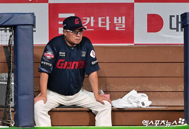 김태형 감독이 이끄는 롯데 자이언츠가 2일 서울 고척스카이돔에서 열린 2025 신한 SOL Bank KBO리그 키움 히어로즈와의 팀 간 14차전에서 3-2 역전승을 거뒀다. 사진 김한준 기자