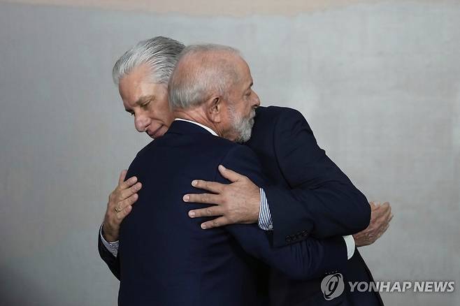 지난달 브릭스(BRICS) 정상회의서 만난 브라질-쿠바 정상 [AP 연합뉴스 자료사진. 재판매 및 DB 금지]