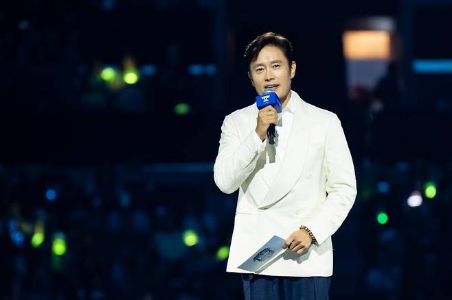 '케이콘 LA 2025' 오프닝 무대 오른 배우 이병헌 [CJ ENM 제공. 재판매 및 DB 금지]