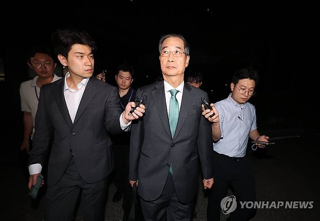 한덕수 전 국무총리, 내란특검 조사 종료 (서울=연합뉴스) 임화영 기자 = 한덕수 전 국무총리가 2일 서울 서초구 서울고검에서 내란특검 조사를 받은 뒤 청사를 떠나고 있다. 2025.7.3 hwayoung7@yna.co.kr